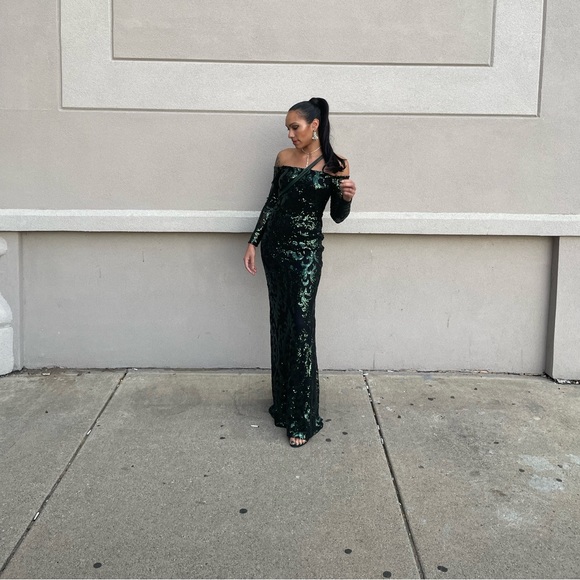 Off shoulder dress - Picture 1 of 7